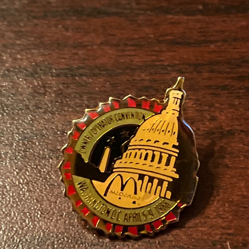 Vintage 1988‎ McDonald's Owner Operator Convention Washington D.C. Lapel Pin